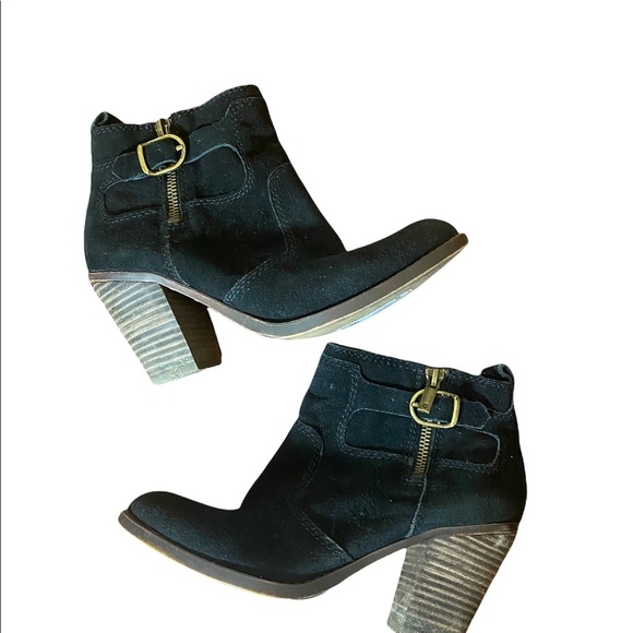 Lucky Brand Black Ankle Boots with Gold Buckle - Picture 3 of 6